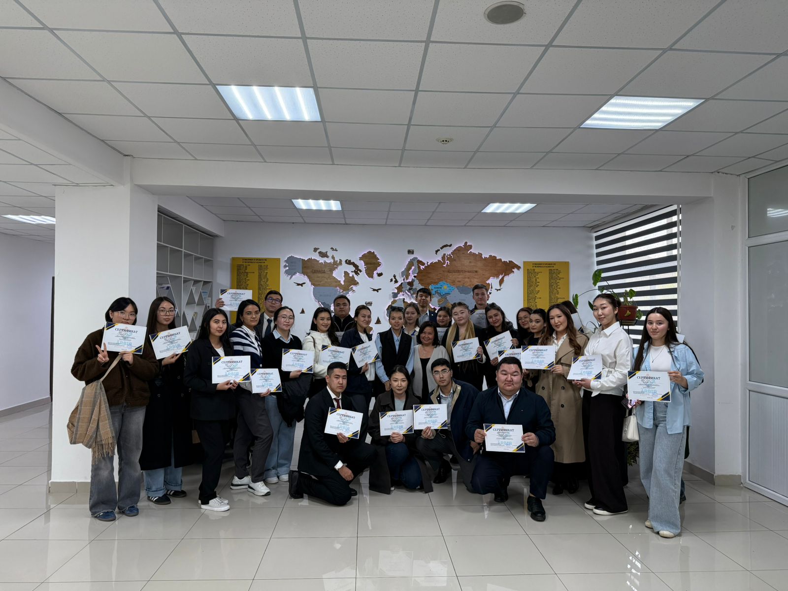 Әл-Фараби атындағы Қазақ ұлттық университетінің Халықаралық қатынастар факультетінде 3-курс студенттеріне арналған «Мүгедектігі бар адамдарға заманауи көзқарастар» тақырыбындағы инклюзивті ортаға еріктілерді даярлау семинары өткізілді.